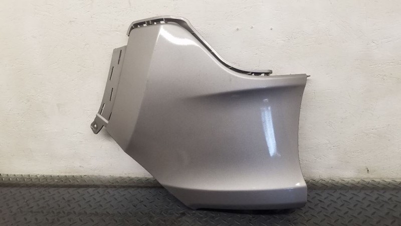14-18 Jeep Cherokee Right Passenger End Cap Only OEM 5LT13TZZAD
