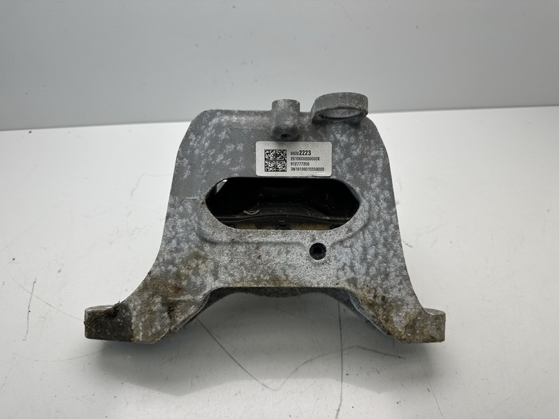 2018-2024 CHEVY EQUINOX 1.5L AWD RIGHT SIDE ENGINE MOUNT BRACKET SUPPORT OEM