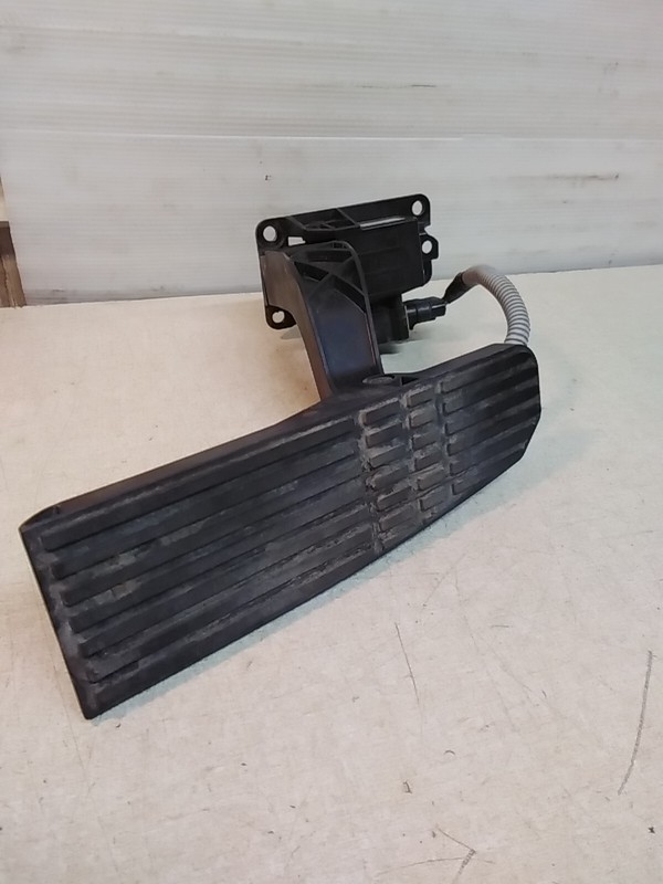 Freightliner M2 A01-32622-001 Accelerator Pedal