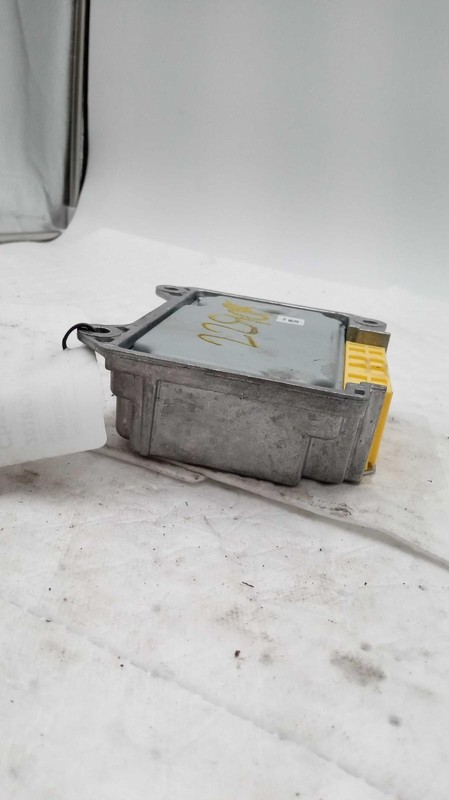 Used Air Bag Module fits: 2018 Mitsubishi Outlander sport Air Bag behind center