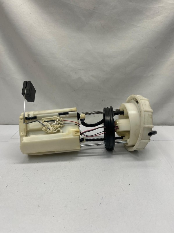 2005 to 2007 Ford 500 five hundred sedan fuel pump assembly