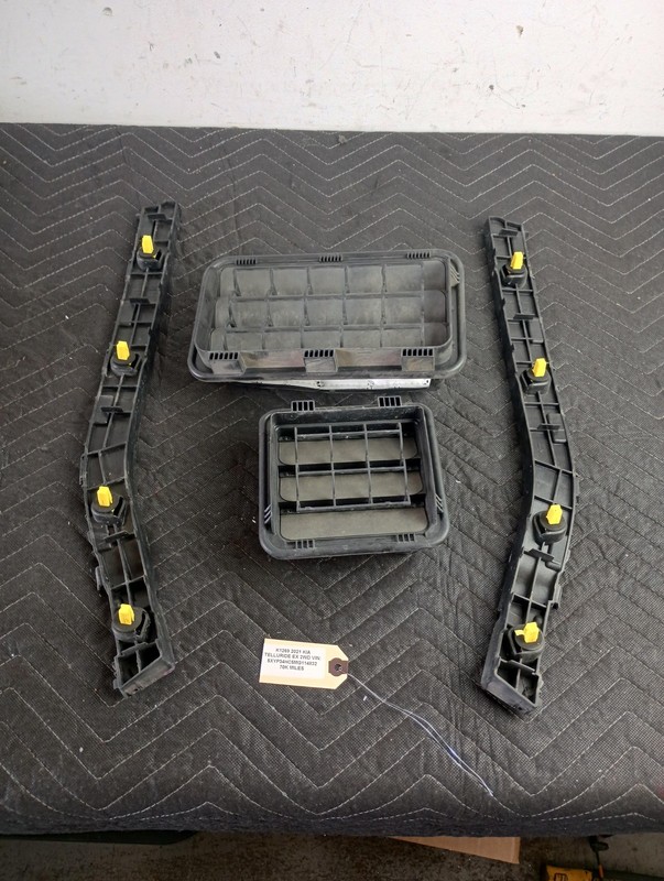 2020-2025 Kia Telluride Rear Bumper Brackets & Quarter Vents OEM 86652-S9000