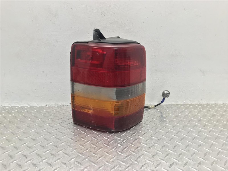 93 94 95 96 97 98 JEEP GRAND CHEROKEE DRIVER SIDE TAIL LAMP 55155739AA