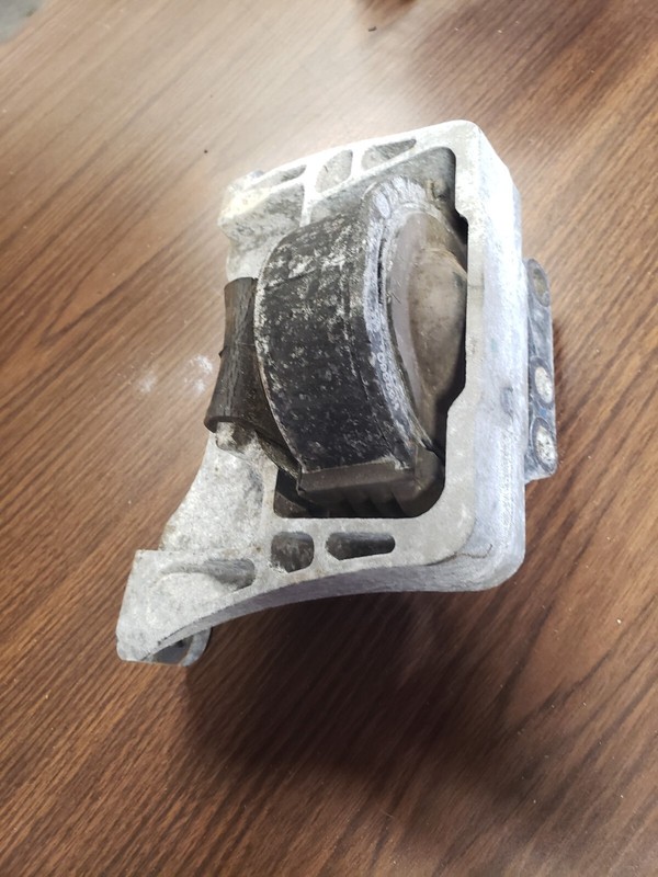 2014FORD ESCAPE SE awd 2.0SIDE ENGINE MOTOR SUPPORT MOUNT OEM