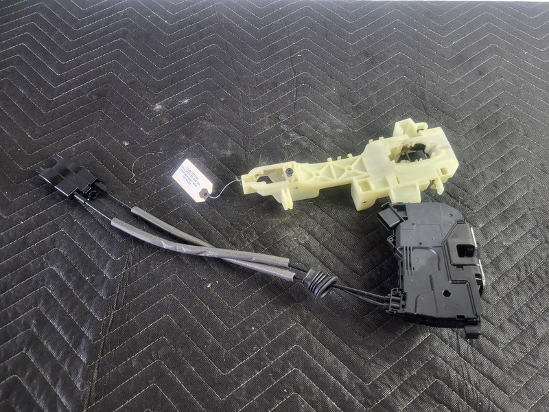 2020-2025 Kia Telluride Right Passenger Front Door Lock Latch OEM 81320-S9000