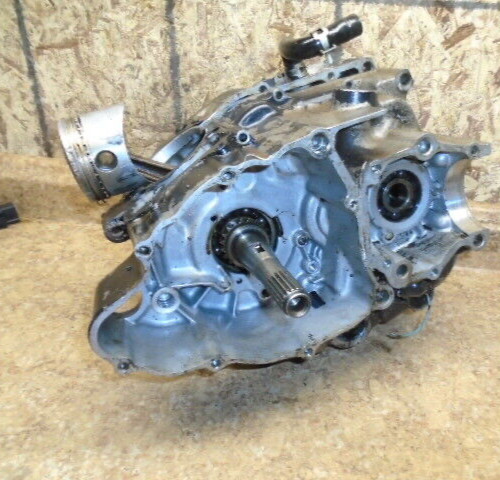 1986 YAMAHA YFM200 YFM 200 MOTO4 ATV Engine Motor Crank Case Shaft Casing 86 L3