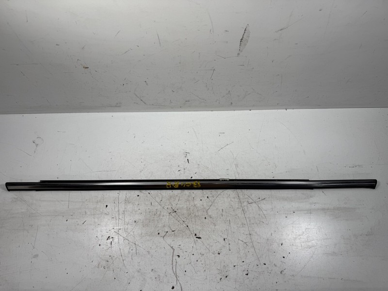 92-95 Honda Civic EX LX 4 Door Right Rear Door Belt Molding 72910-SR4-901 OEM