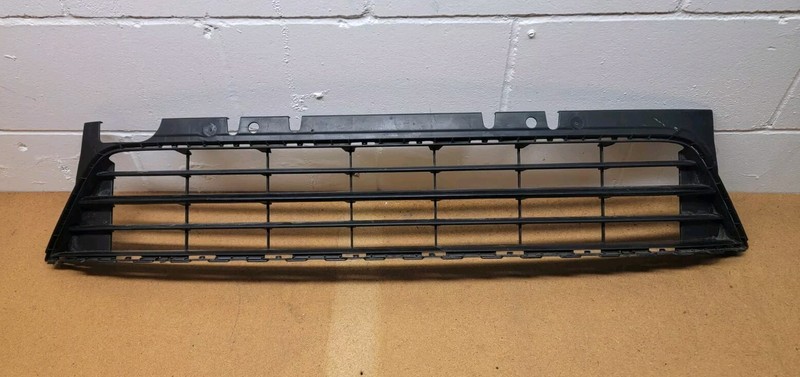 2017 2018 2019 VOLKSWAGEN VW BEETLE Front Bumper Lower GRILLE OEM