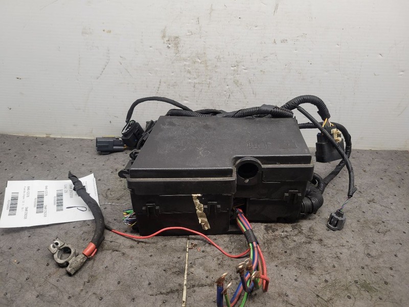 Fuse Box Engine Fits 19 ESCAPE 1608989
