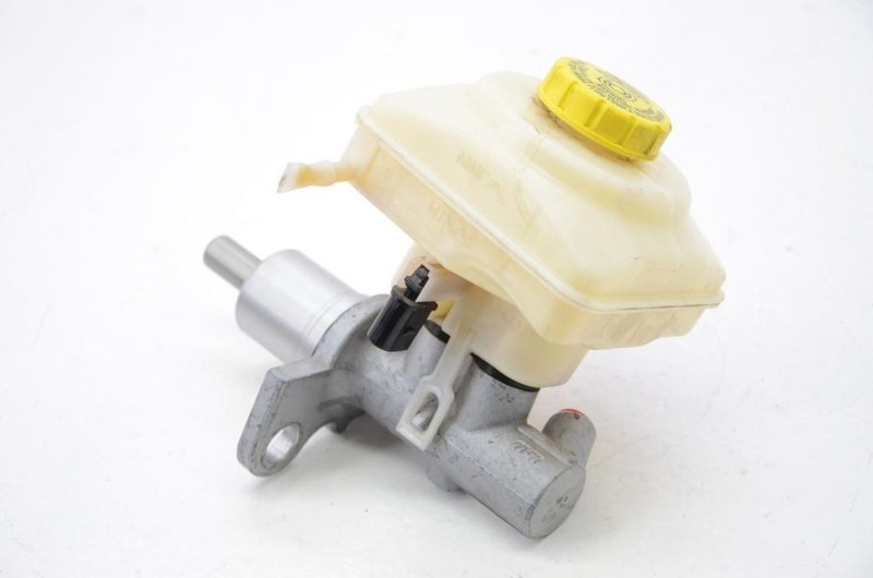 2010-2016 Porsche Panamera 970 4.8L Brake Master Cylinder with Reservoir and Cap