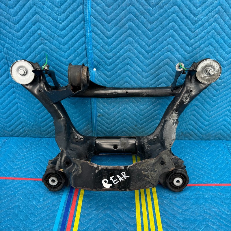 01-06 BMW E46 330CI 330I Rear Suspension Axle Differential Subframe Cradle OEM