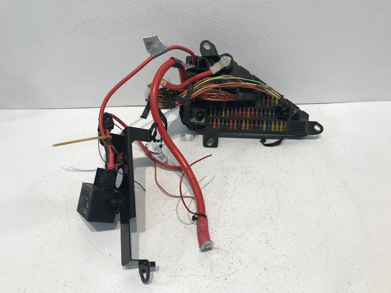 08-10 BMW 528i E60 REAR TRUNK POWER DISTRIBUTION FUSE RELAY BOX MODULE OEM