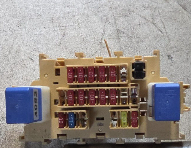 2008-2013 Nissan Rogue Interior Dash Mounted Fuse Box Assembly OEM