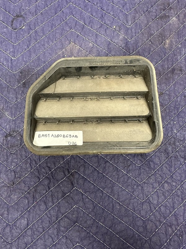 2012-2018 FORD FOCUS SEDAN REAR LEFT QUARTER VENT OEM BM51-A280B62-AB