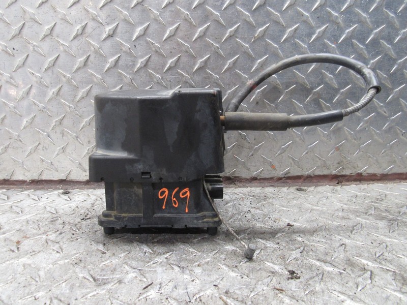 1997 LEXUS ES300 CRUISE SPEED SERVO CONTROL ACTUATOR 88002-33010
