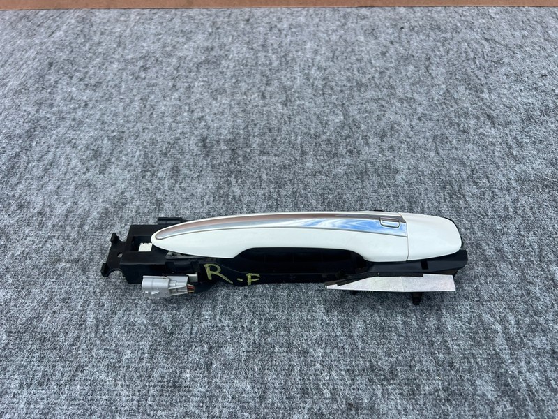 INFINITI Q50 2014-2024 OEM FRONT RIGHT PASSENGER EXTERIOR DOOR HANDLE (WHITE)