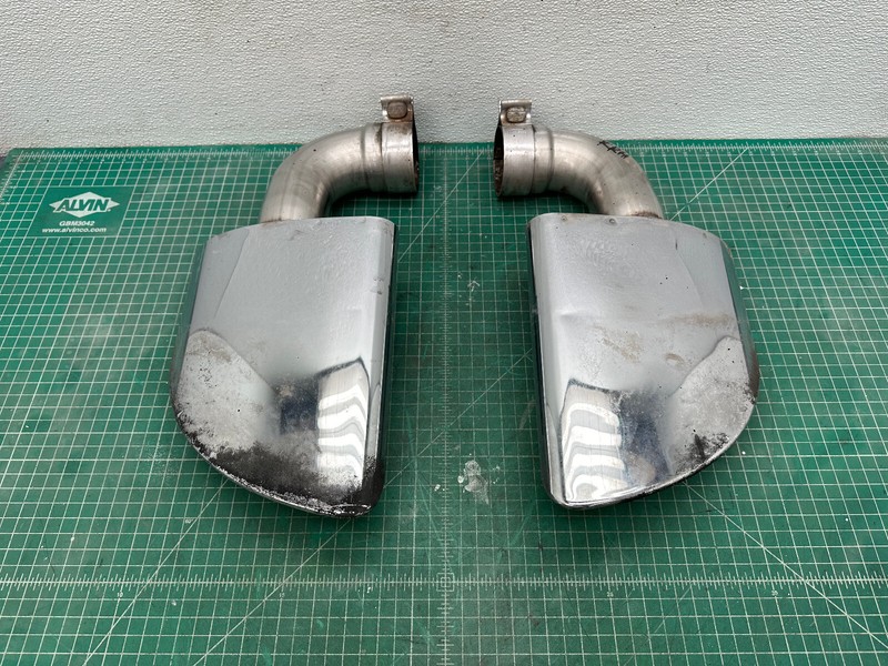 11-17 Volkswagen Touareg REAR LEFT & RIGHT SIDE EXHAUST TAIL PIPE TIP SET OEM