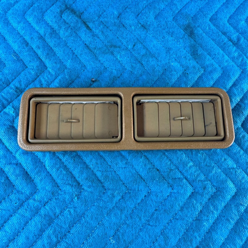 1989–1991 CHRYSLER TC MASERATI 46K Center Air Vent Grill OEM