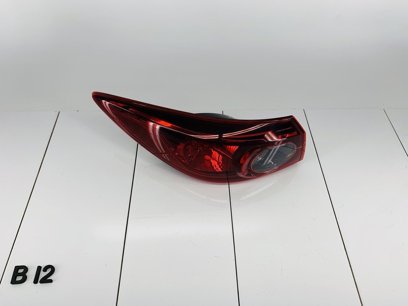 14-18 MAZDA 3 SEDAN REAR LEFT DRIVER SIDE OUTER TAIL LIGHT BRAKE STOP LAMP OEM