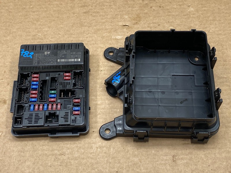 2014-2017 INFINITI Q50 POWER SUPPLY FUSE JUNCTION BOX MODULE OEM LOT782