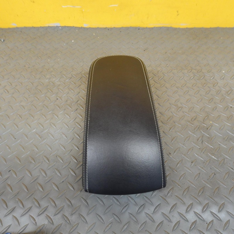 2019-2022 VOLVO XC40 FRONT CENTER CONSOLE STORAGE ARMREST LID OEM 31469781