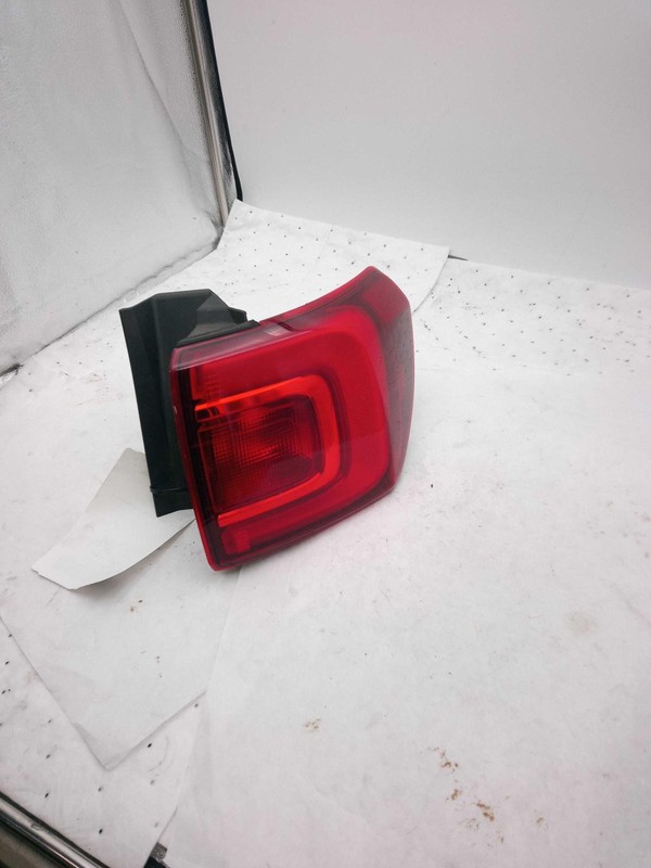 2018 GMC Acadia Right Tail Light Assembly White OEM Used 646338 101K Miles