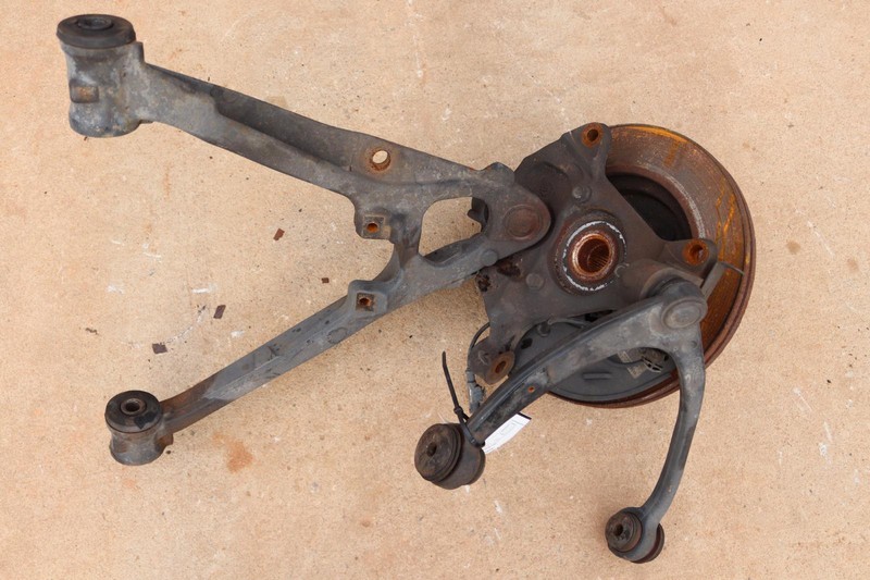 2007-2014 GMC YUKON XL 1500 4WD FRONT LEFT SPINDLE KNUCKLE WHEEL HUB W/ ARMS OEM