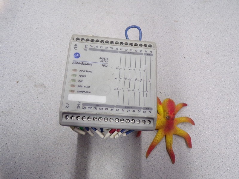 Allen Bradley 700-ZBR520A21 Safety Relay Series A *FREE SHIPPING*