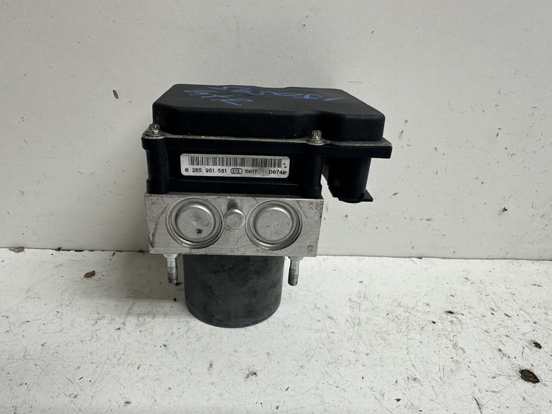 2011-2013 Subaru Forester AT ABS Anti Lock Brakes Pump Brake Actuator Modulator