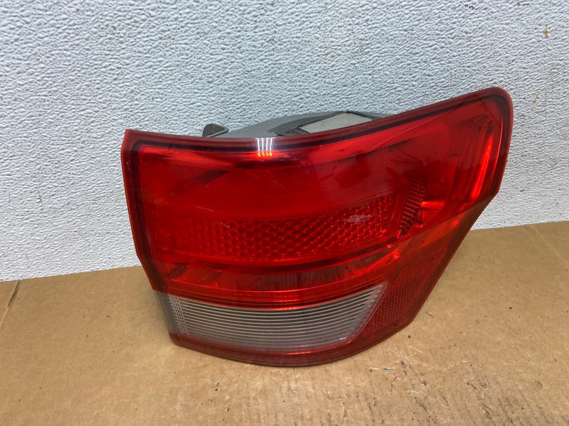2011-2013 Jeep Grand Cherokee Right Passenger Side Rh Tail Light Oem AE1325 LK