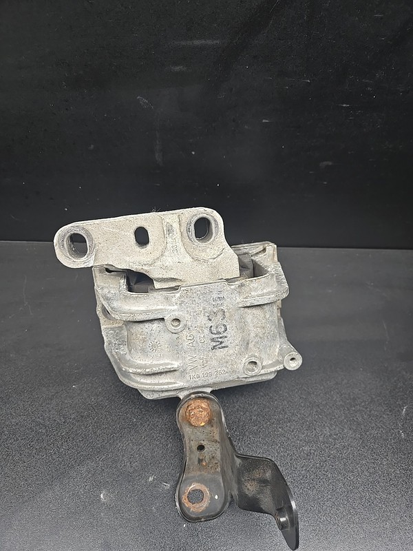 Engine Mount Bracket CC 2012-2014 VW Right Passenger Side Motor Support OEM
