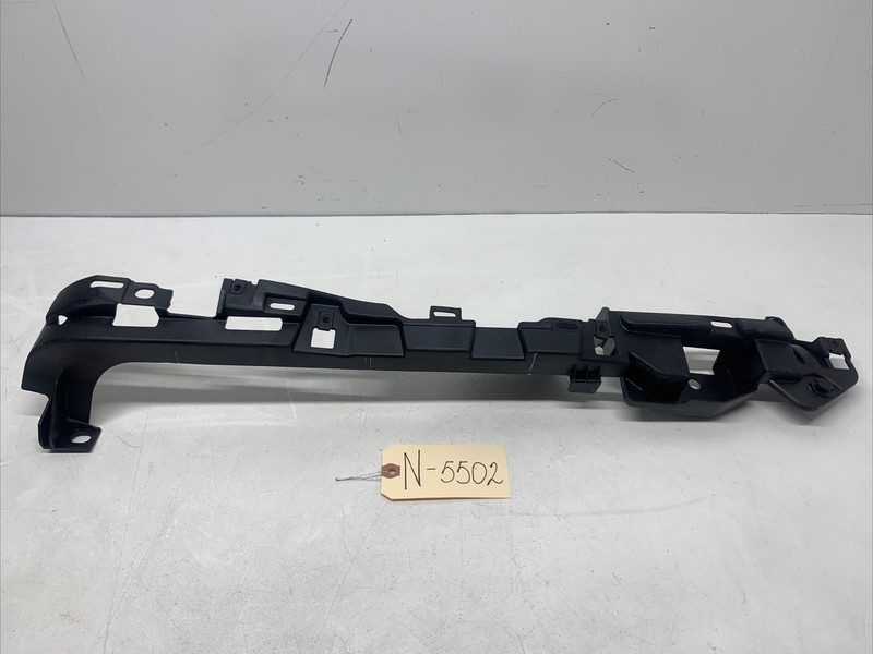 2016-20 TESLA MODEL X REAR LEFT SIDE C PILLAR MIDDLE TRIM COVER BRACKET 5502 U8