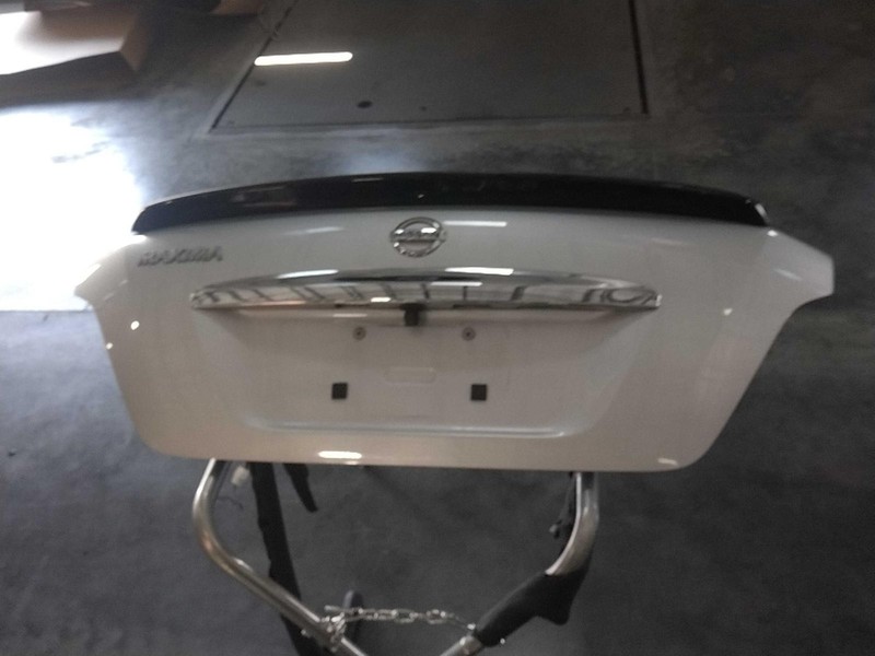 2011 Nissan Maxima Deck Lid Silver OEM with Backup Camera, 133K Miles