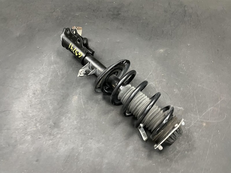 Front Left Suspension Strut w/ Spring 2020 GMC Acadia 84342528 2019 2021 - 2023