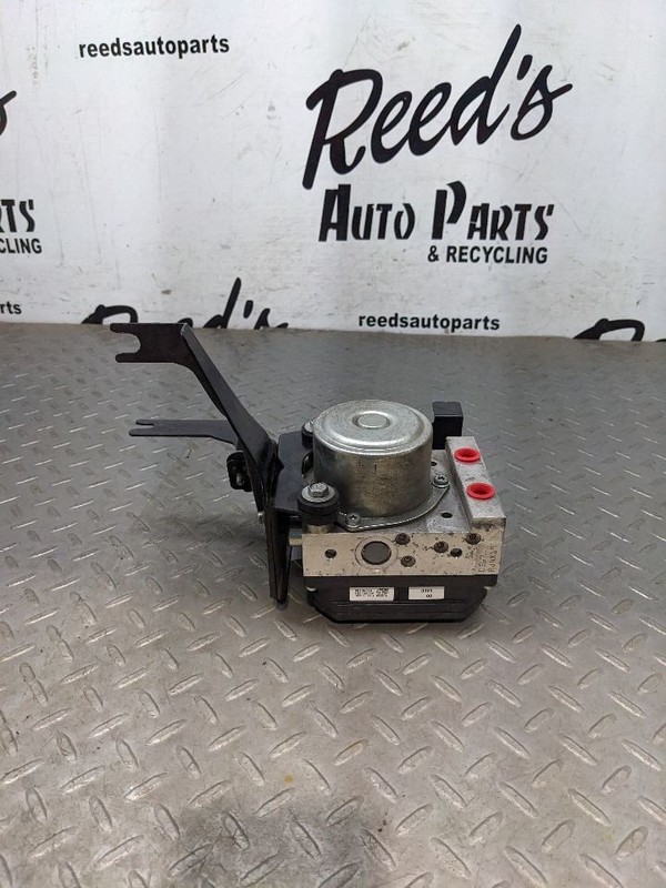 Anti-Lock Brake Part Assembly FWD CVT S Fits 15-16 JUKE 1105888