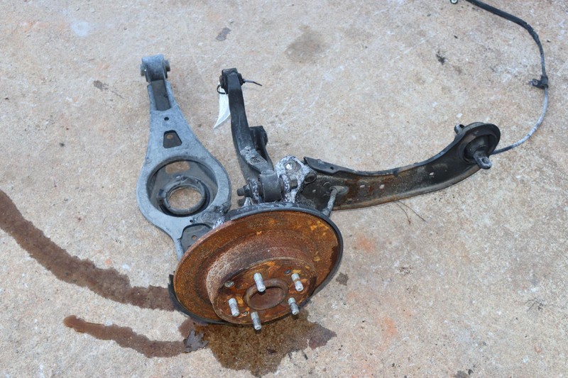 2017-2020 KIA OPTIMA REAR RIGHT SPINDLE KNUCKLE WHEEL HUB W/ CONTROL ARMS OEM