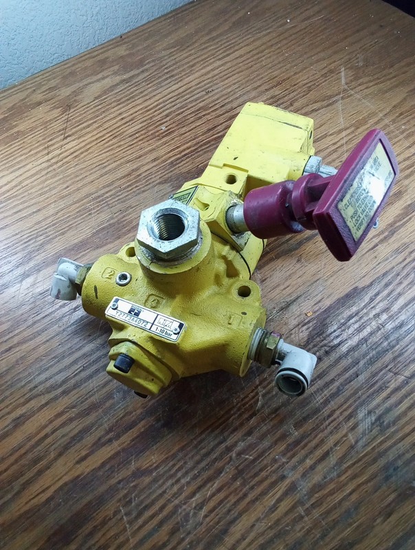 Ross Y2773A4072 Pneumatic Solenoid Lock Out Control Valve 3/2 POS 120V 1/2"
