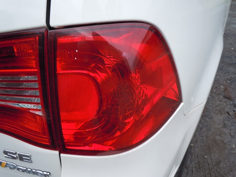2009-2014 Volkswagen Routan Quarter Panel Mounted Tail Light Passenger Right