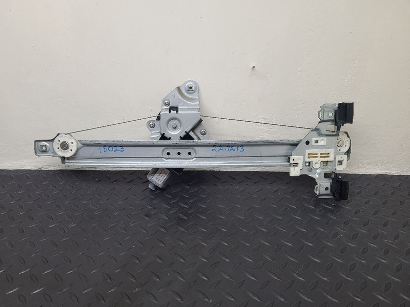 10-11 Chevrolet Equinox Rear Left Driver Power Window Regulator OEM 20916129
