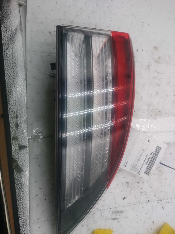 Used Right Tail Light Assembly fits: 2020 Lincoln Aviator quarter panel mounted