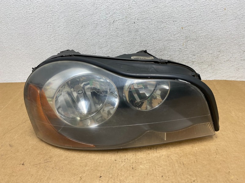 2003 to 2006 Volvo XC90 Right Passenger Rh Side Headlight Halogen AE3251 DW