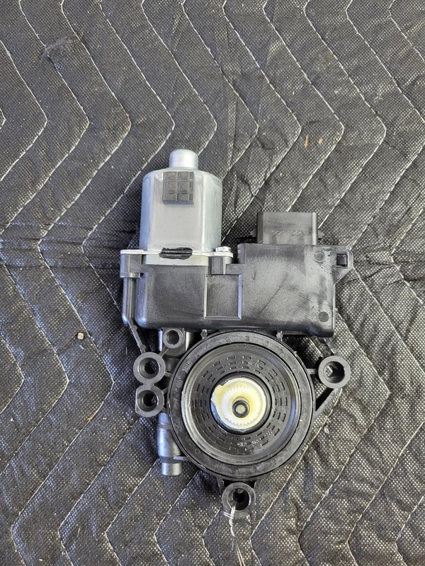 KIA SORENTO 2022 Front Left Door Window Regulator Motor USED OEM 82450P2010