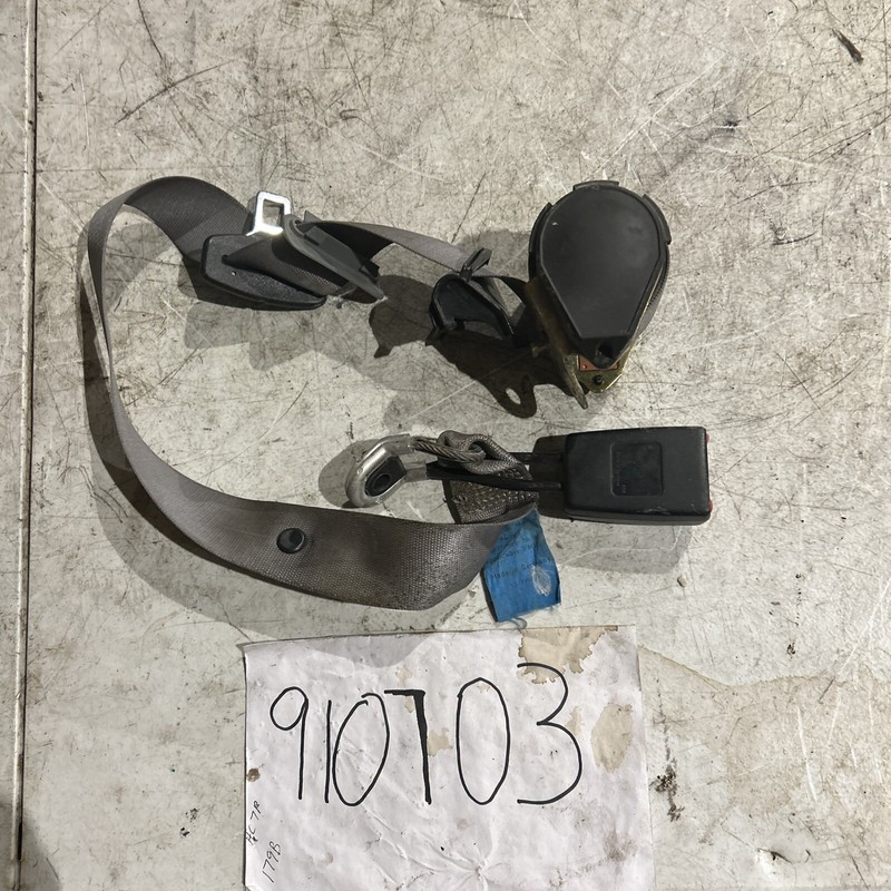MERCEDES E320 E430 W210 96-02 OEM CENTER REAR SEAT BELT 210 860 31 85