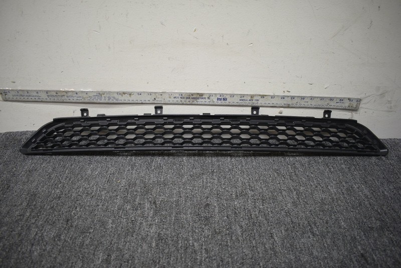 2017-2019 JAGUAR F PACE LOWER BUMPER GRILLE FACTORY OEM