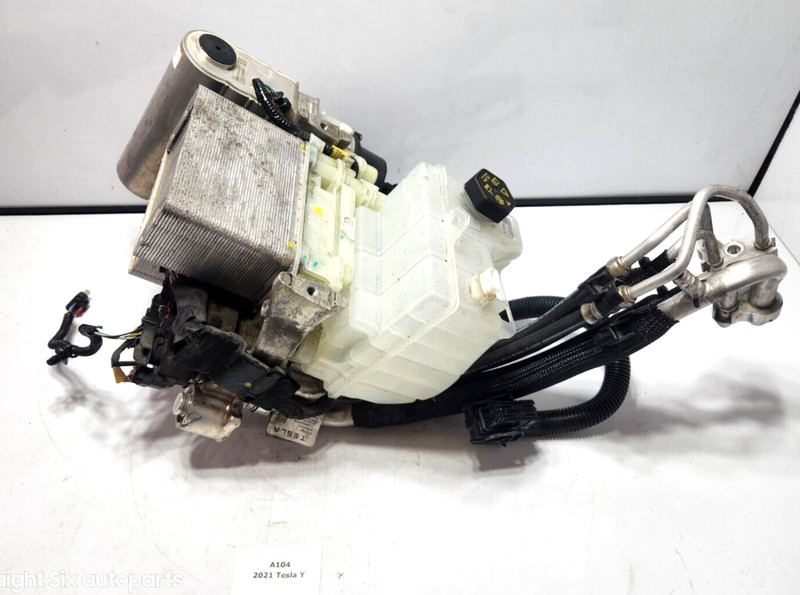 ✅ 2020-2023 OEM Tesla Model Y Supermanifold Refrigerant W/ Coolant Reservoir 30k