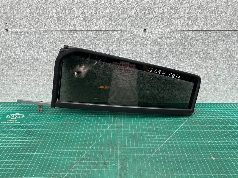 05-16 Land Rover LR4 REAR RIGHT PASSENGER DOOR FIXED QUARTER WINDOW GLASS OEM