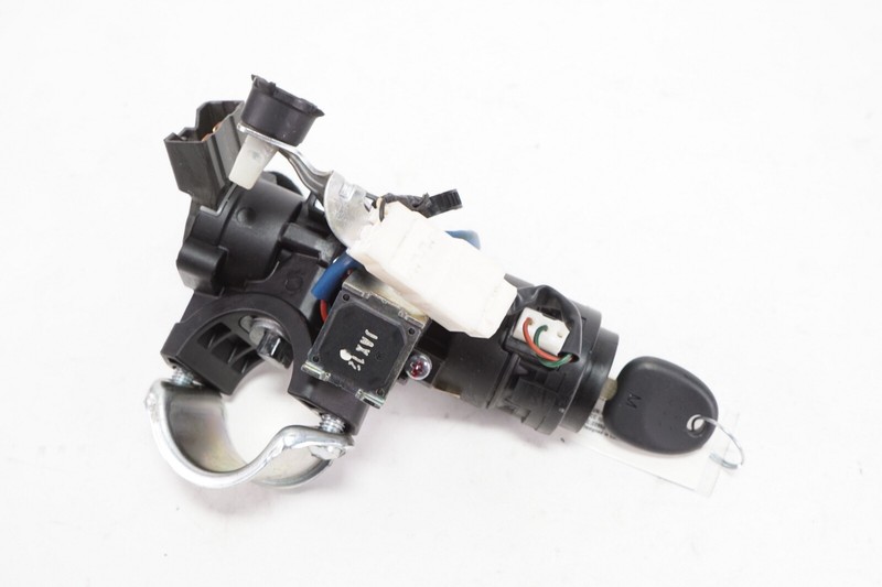 HYUNDAI VELOSTER Ignition Lock Cylinder Key A/T OEM 2012 - 2015