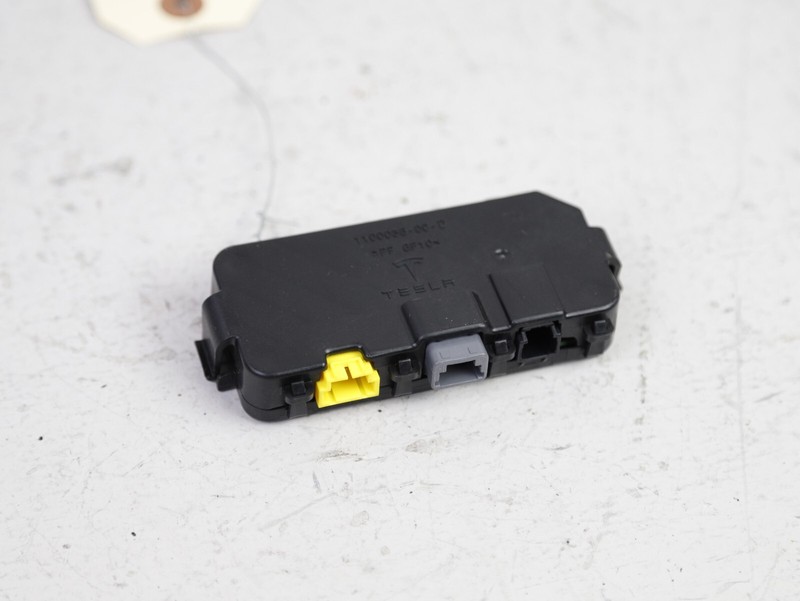 TESLA MODEL 3 FRONT RIGHT PASSENGER SEAT CONTROL MODULE 1098515-70-G 18K
