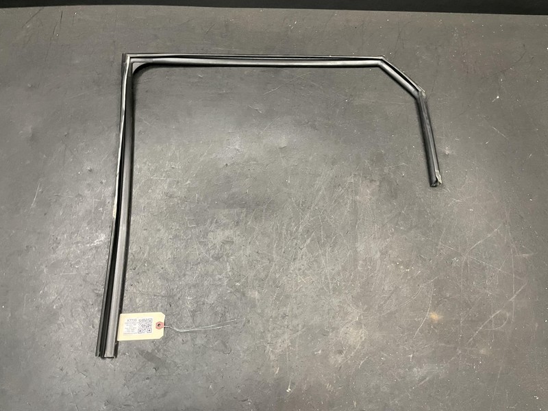 Rear Left Door Window Glass Run Channel 2020 Kia Soul 83530-K0000 2021 2022 2023