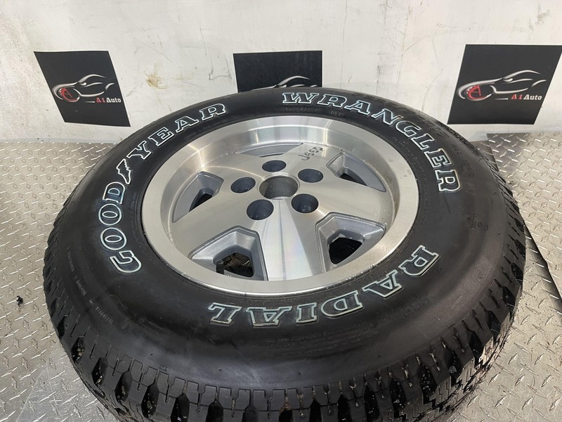 1984-1996 Jeep Cherokee Spare Tire Complete Oem Tested 15 Inch